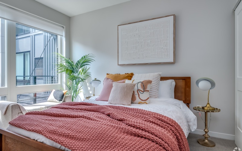 1BR, 1BA - 712SF - Bedroom